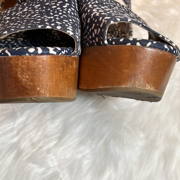 DESIGN Editions for Gap Wood Wedge Sandal - Picture 8 of 16